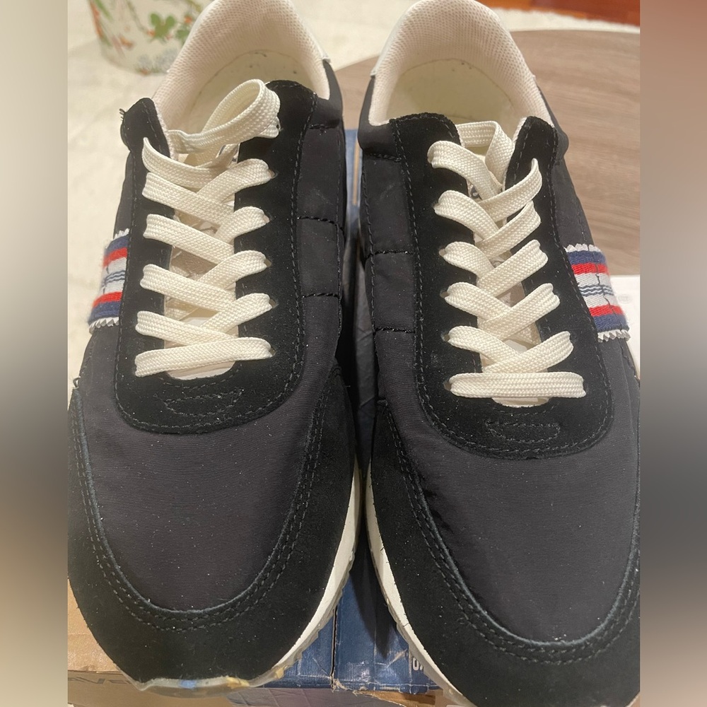 SeeVees Royal Runner Women's Black Sneakers Size 10 - Picture 3 of 6